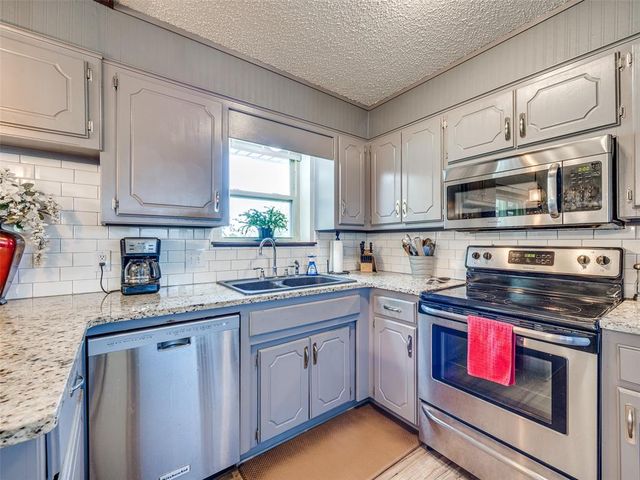 19865 NE 10th Street, Harrah, OK 73045