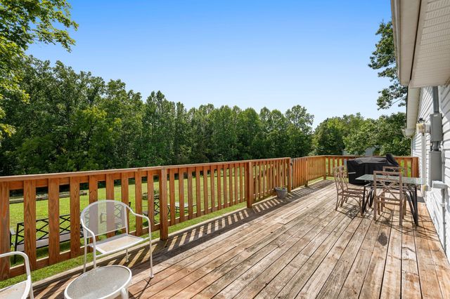 411 Purtle Rd, Lafayette, TN 37083