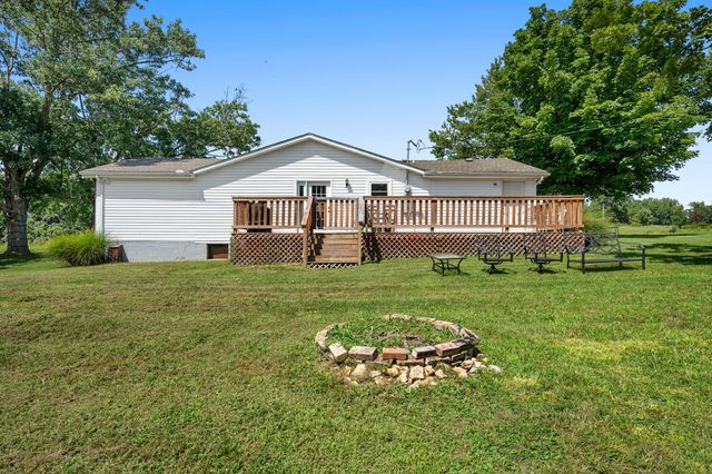 411 Purtle Rd, Lafayette, TN 37083