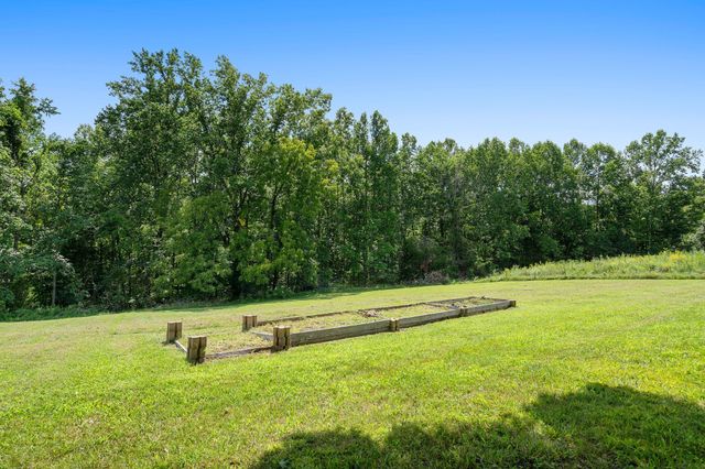 411 Purtle Rd, Lafayette, TN 37083