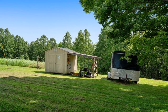 411 Purtle Rd, Lafayette, TN 37083
