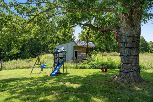 411 Purtle Rd, Lafayette, TN 37083
