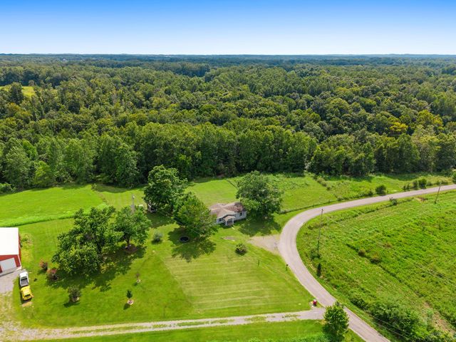 411 Purtle Rd, Lafayette, TN 37083