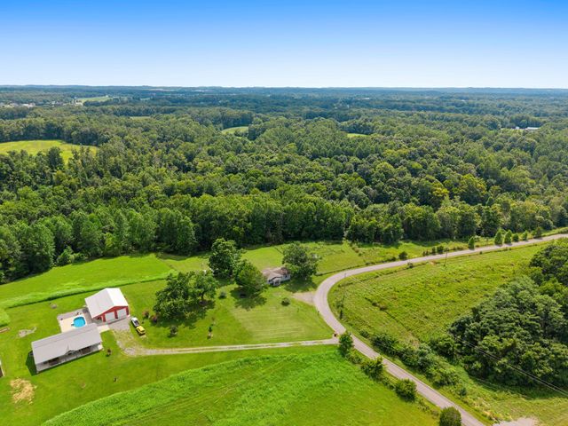 411 Purtle Rd, Lafayette, TN 37083