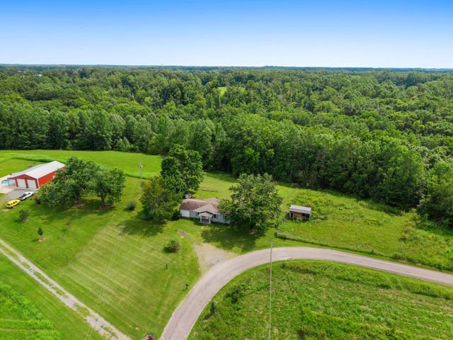 411 Purtle Rd, Lafayette, TN 37083