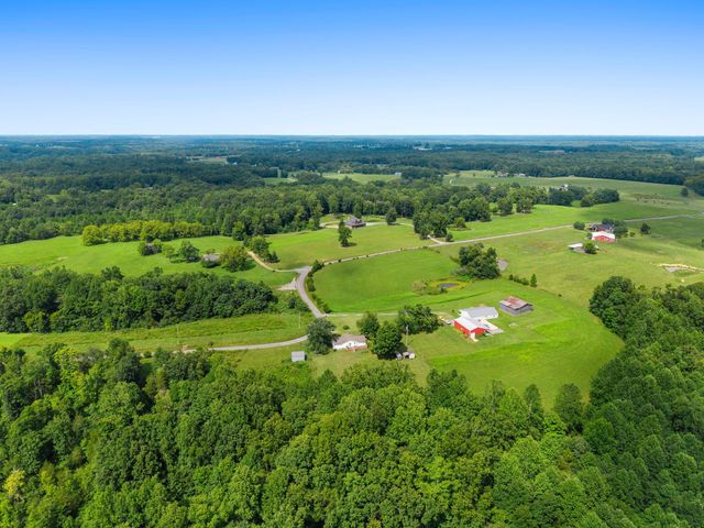 411 Purtle Rd, Lafayette, TN 37083