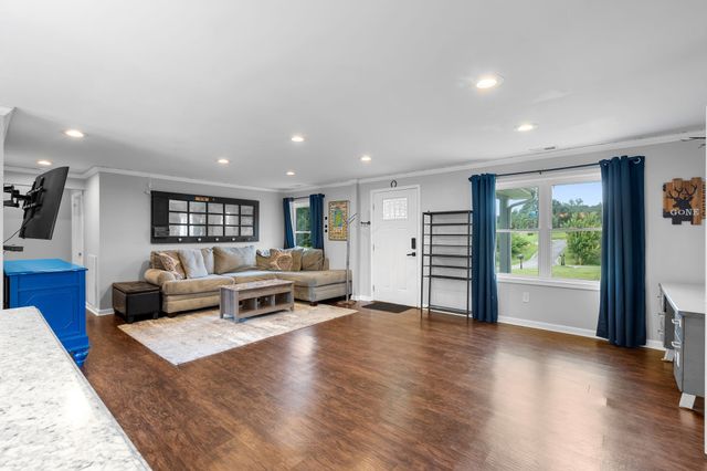 411 Purtle Rd, Lafayette, TN 37083
