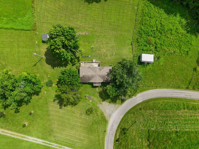 411 Purtle Rd, Lafayette, TN 37083
