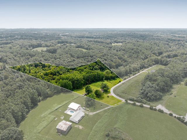 411 Purtle Rd, Lafayette, TN 37083