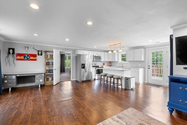 411 Purtle Rd, Lafayette, TN 37083