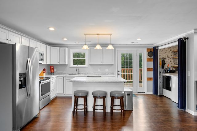 411 Purtle Rd, Lafayette, TN 37083