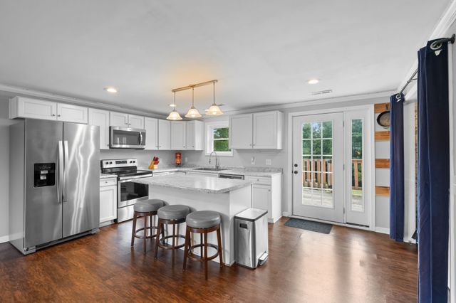 411 Purtle Rd, Lafayette, TN 37083
