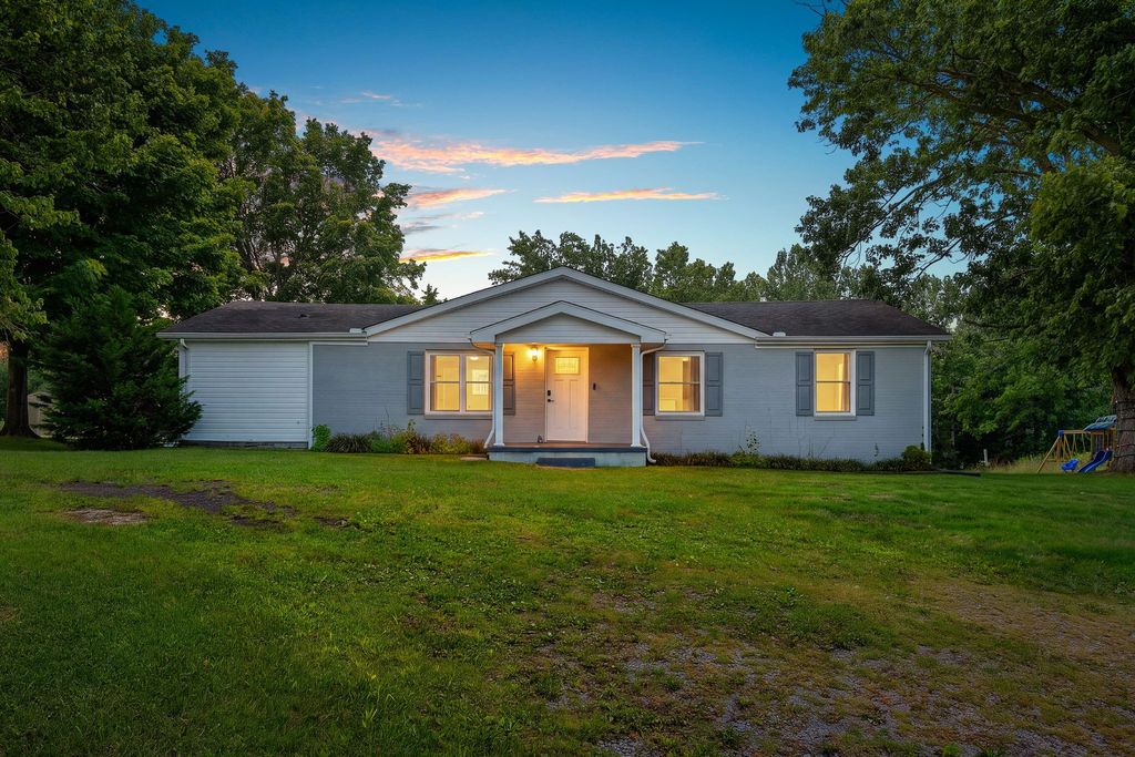 411 Purtle Rd, Lafayette, TN 37083