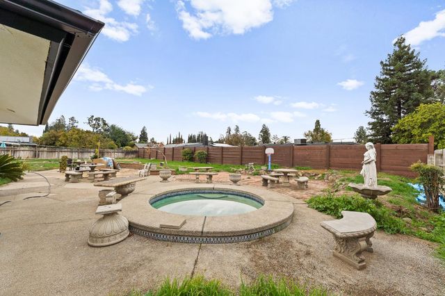 1345 W Escalon Avenue, Fresno, CA 93711