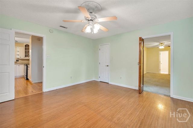 8 W London Hill Road, Woodbine, GA 31569