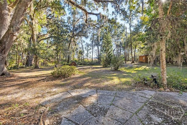 8 W London Hill Road, Woodbine, GA 31569