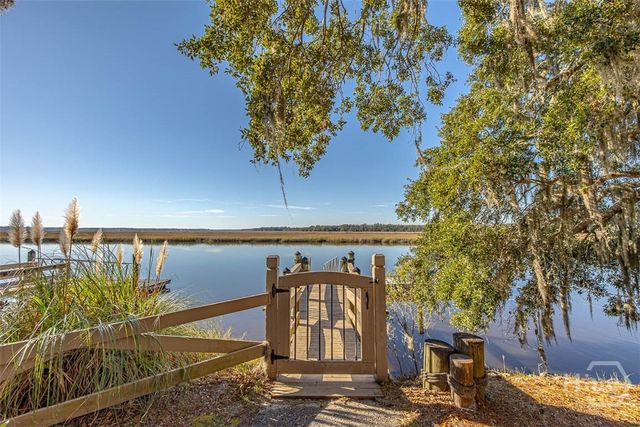 8 W London Hill Road, Woodbine, GA 31569