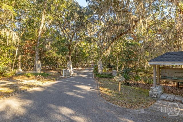 8 W London Hill Road, Woodbine, GA 31569