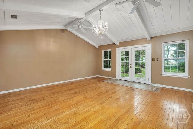 8 W London Hill Road, Woodbine, GA 31569