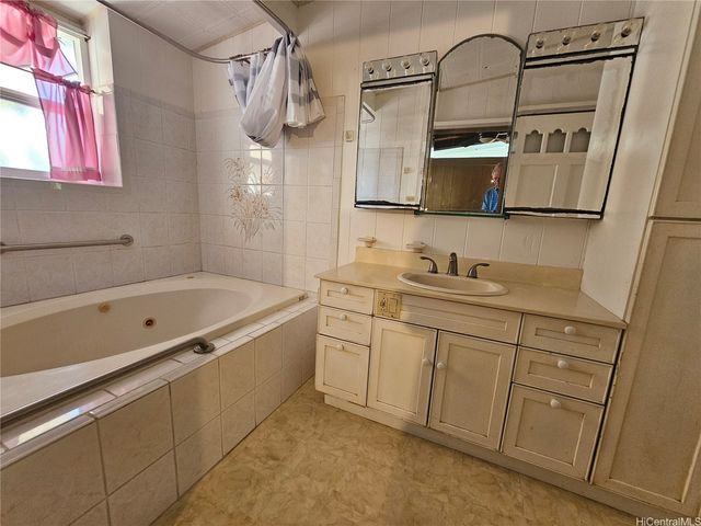 742-A Kaipii Street, Kailua, HI 96734