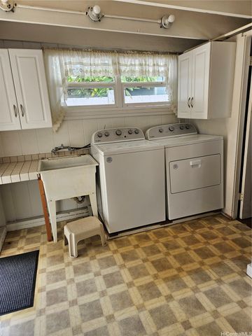 742-A Kaipii Street, Kailua, HI 96734