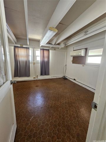 742-A Kaipii Street, Kailua, HI 96734