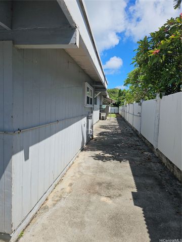 742-A Kaipii Street, Kailua, HI 96734