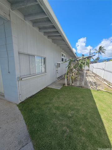 742-A Kaipii Street, Kailua, HI 96734