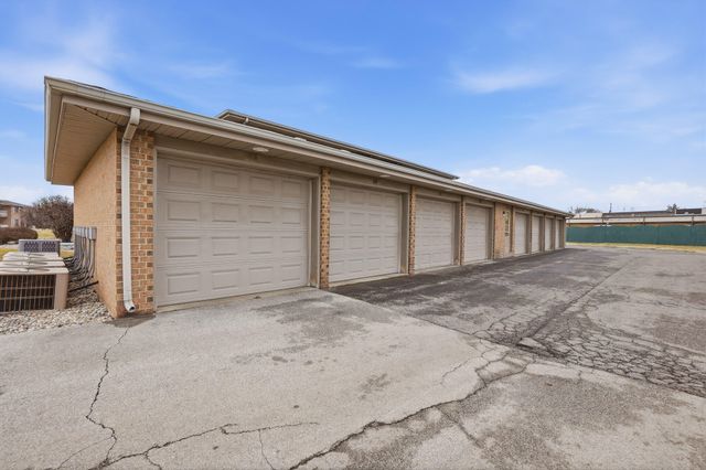 9735 Wildwood Court 1b, Highland, IN 46322