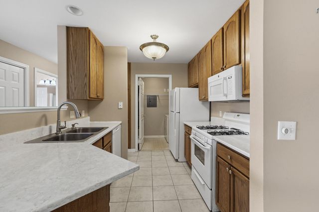 9735 Wildwood Court 1b, Highland, IN 46322