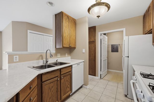 9735 Wildwood Court 1b, Highland, IN 46322