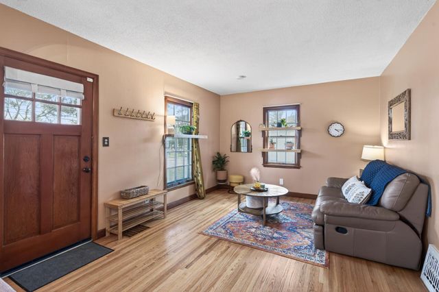 721 Parkway Drive, Saint Paul, MN 55106