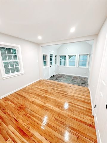 21 Bridge St, Beverly, MA 01915