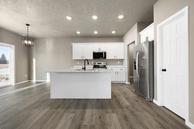 3704 45TH ST SE, Minot, ND 58701