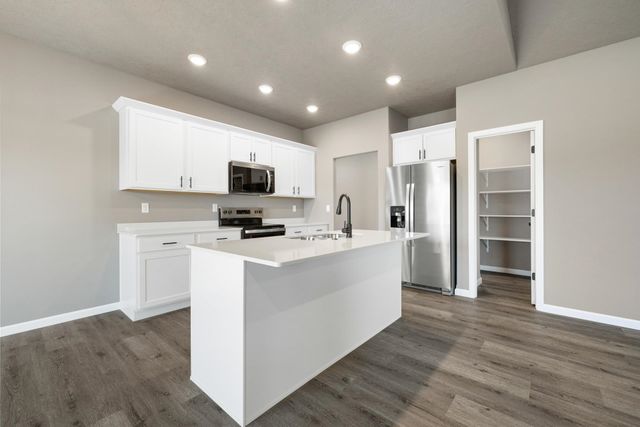 3704 45TH ST SE, Minot, ND 58701