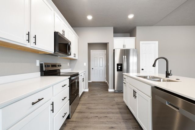 3704 45TH ST SE, Minot, ND 58701