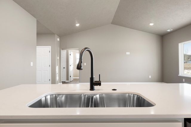 3704 45TH ST SE, Minot, ND 58701