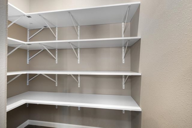 3704 45TH ST SE, Minot, ND 58701