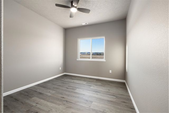 3704 45TH ST SE, Minot, ND 58701