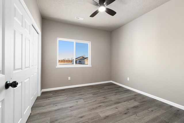 3704 45TH ST SE, Minot, ND 58701