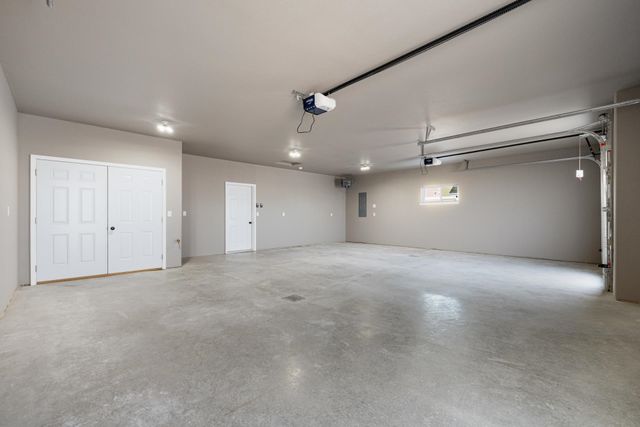 3704 45TH ST SE, Minot, ND 58701