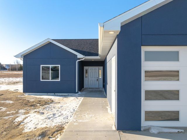 3704 45TH ST SE, Minot, ND 58701