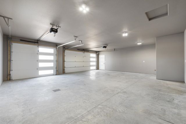 3704 45TH ST SE, Minot, ND 58701