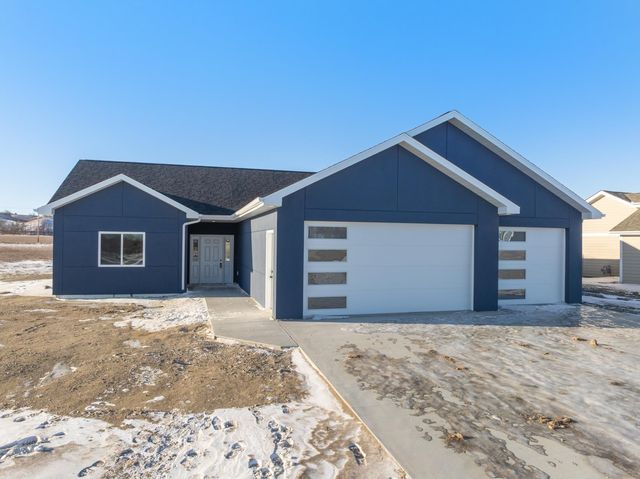 3704 45TH ST SE, Minot, ND 58701