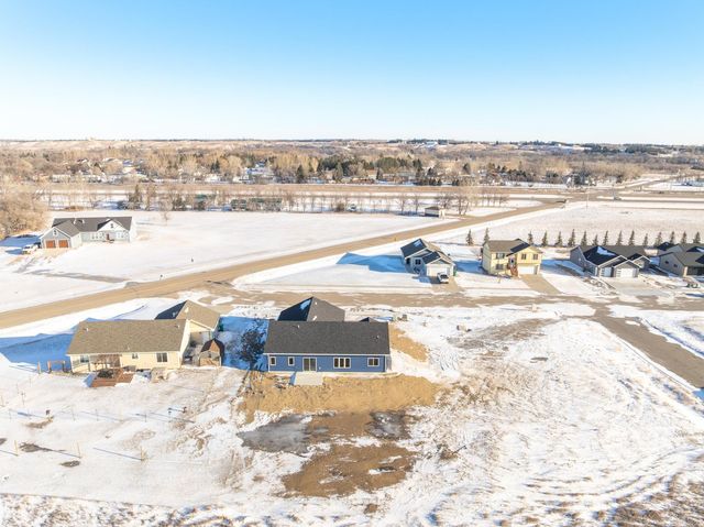 3704 45TH ST SE, Minot, ND 58701