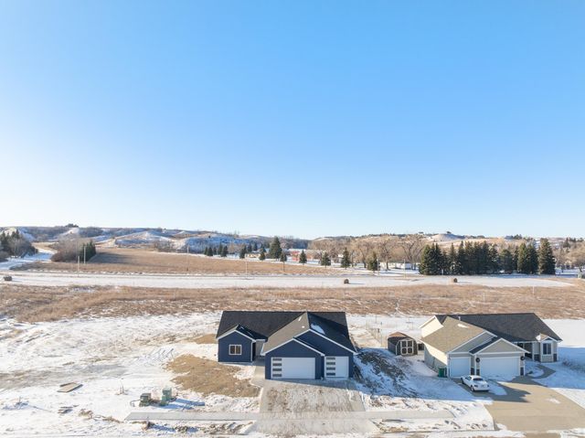 3704 45TH ST SE, Minot, ND 58701