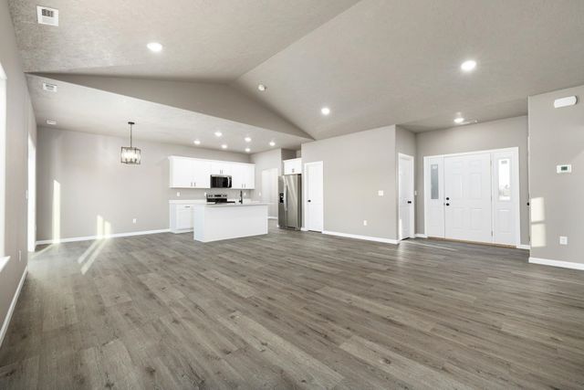 3704 45TH ST SE, Minot, ND 58701