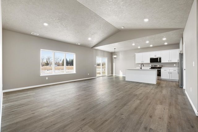 3704 45TH ST SE, Minot, ND 58701