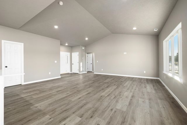 3704 45TH ST SE, Minot, ND 58701