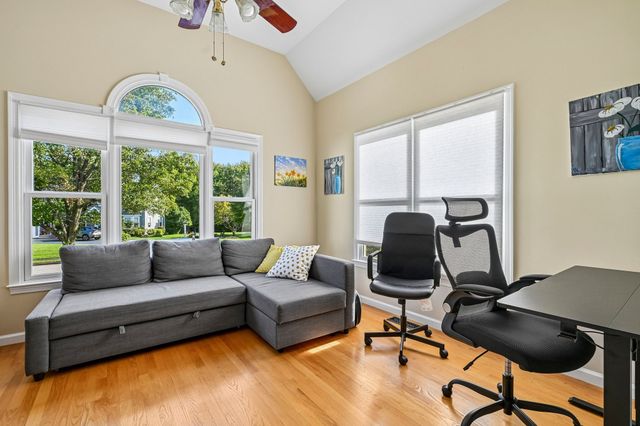 2 Stone Meadow Farm Dr, Shrewsbury, MA 01545